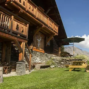 https://reine-des-aravis-chalet-isole.hotels-rhonealpes.com
